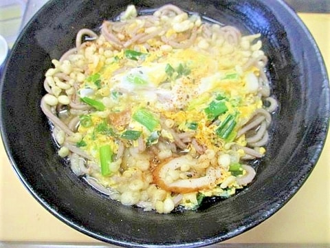 簡単☆竹輪・小ねぎの卵とじ蕎麦(天かす添え）